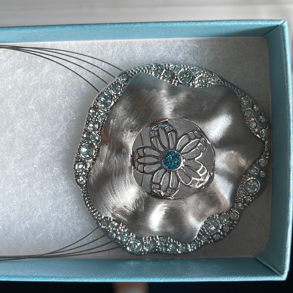 Beautiful Touchstone Crystal adjustable necklace with aquamarine center